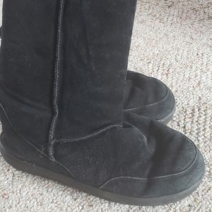 BearPaw Black Boots
